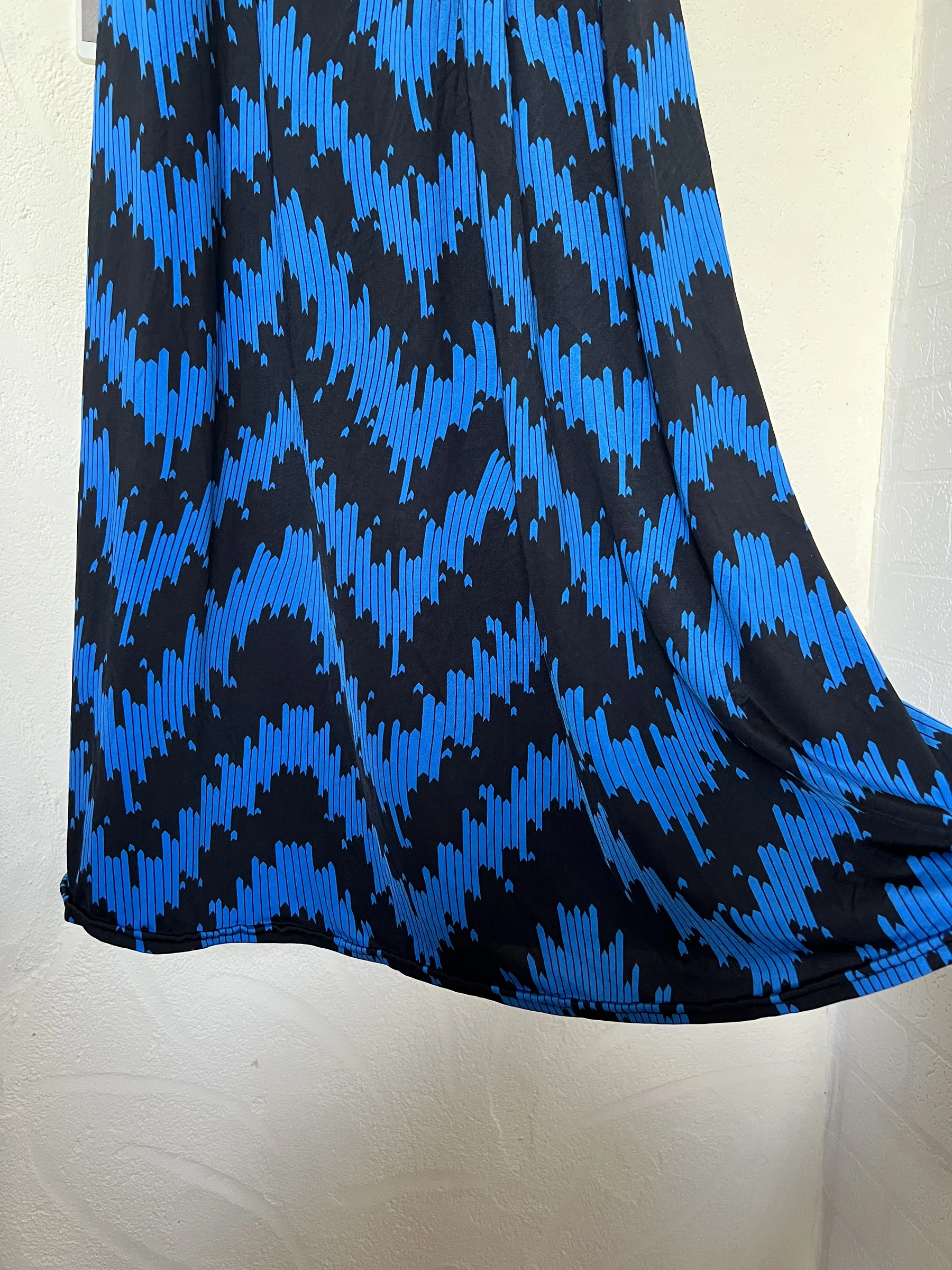 🌊 Blue black summer maxi dress with zigzag patterns – S/M – fluid & elegant – photo 7